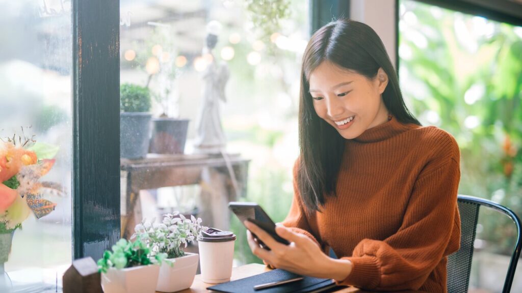 解約は電話のみ！電話番号と受付時間